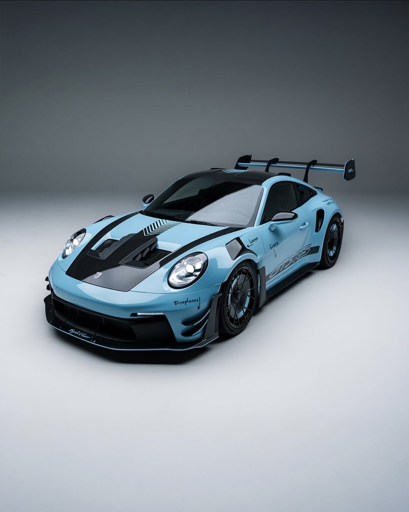 Porsche 911 GT3 RS with carbon fiber parts